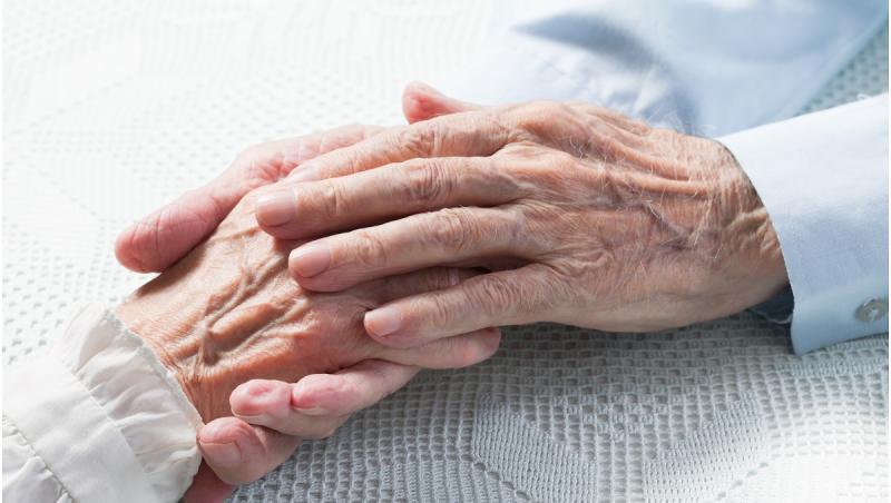 Doi bătrânei din UK s-au sinucis împreună, de frică să trăiască unul fără celălalt. Cuplul căsătorit de 64 de ani a lăsat și un bilet de adio