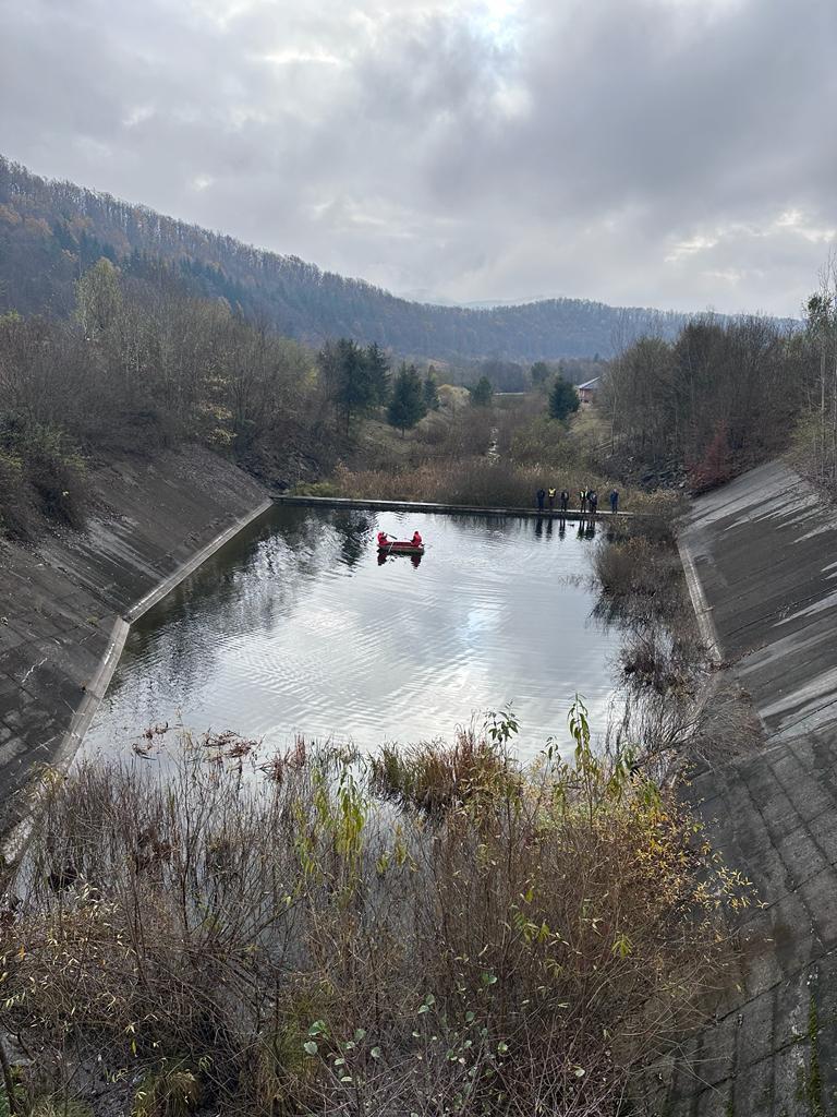 Adolescent de 16 ani, căutat în Lacul Zetea de scafandrii. Abram ar fi plecat ieri la pescuit şi nu s-ar mai fi întors acasă