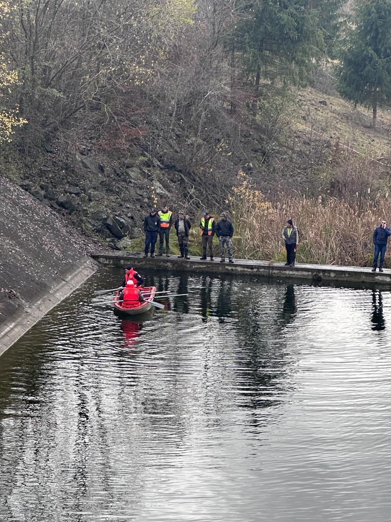 Adolescent de 16 ani, căutat în Lacul Zetea de scafandrii. Abram ar fi plecat ieri la pescuit şi nu s-ar mai fi întors acasă