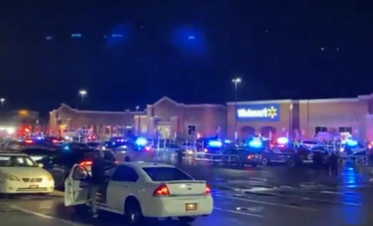 "A trecut cu o puşcă şi a început să tragă". Atac armat soldat cu 1 mort şi 3 răniţi într-un mall din SUA "A trecut cu o puşcă şi a început să tragă". Atac armat soldat cu 1 mort şi 3 răniţi într-un mall din SUA