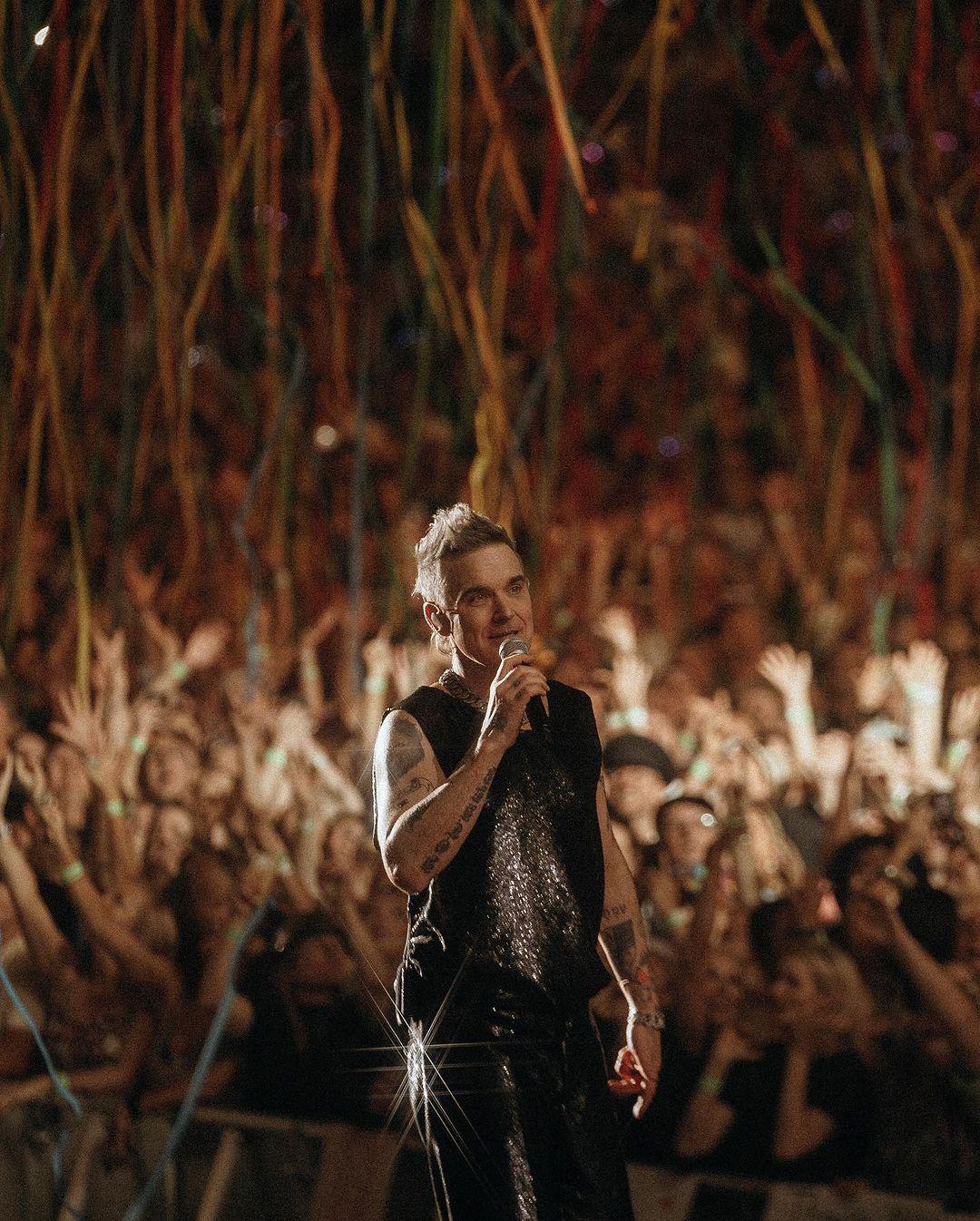 O fană a artistului Robbie Williams a murit la 70 de ani, după ce a căzut pe jos în timpul unui concert din Sydney