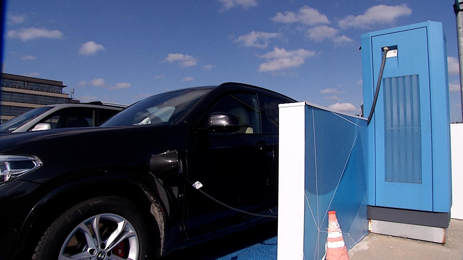 Joi începe "Rabla Plus". Care este valoarea ecotichetelor pentru cei care-şi doresc maşini electrice