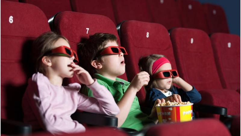 O profesoară din Iași şi-a dus elevii de clasa a 4-a la film, dar toţi au fost scoşi rapid din sală: "Au început să se dezbrace"
