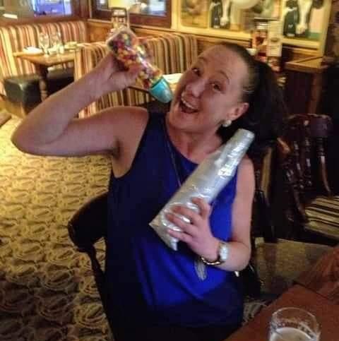 Reacţia terifiantă a unui tânăr de 25 de ani, după ce a fost prins că şi-a omorât mama în bătaie. A râs în faţa poliţiştilor din UK