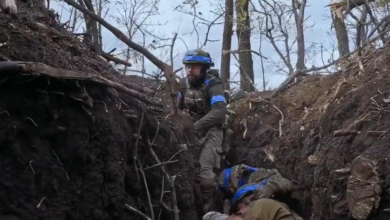 Imagini dure din tranşeele de la Avdiivka. Brigada 47 Mecanizată, forţa de elită a Ucrainei, surprinsă de un atac teribil al ruşilor: "Noi nu avem nicio armă antitanc?"