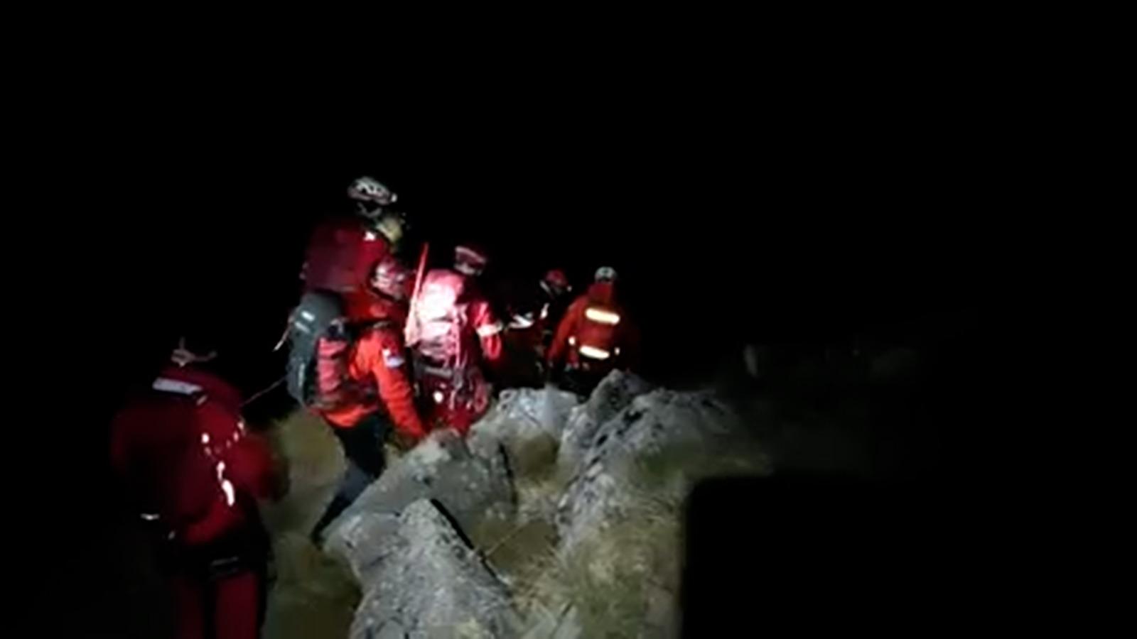 Un ucrainean s-a rătăcit după ce a trecut graniţa cu România prin Munţii Maramureşului. Este căutat cu drone şi binoclu cu termoviziune