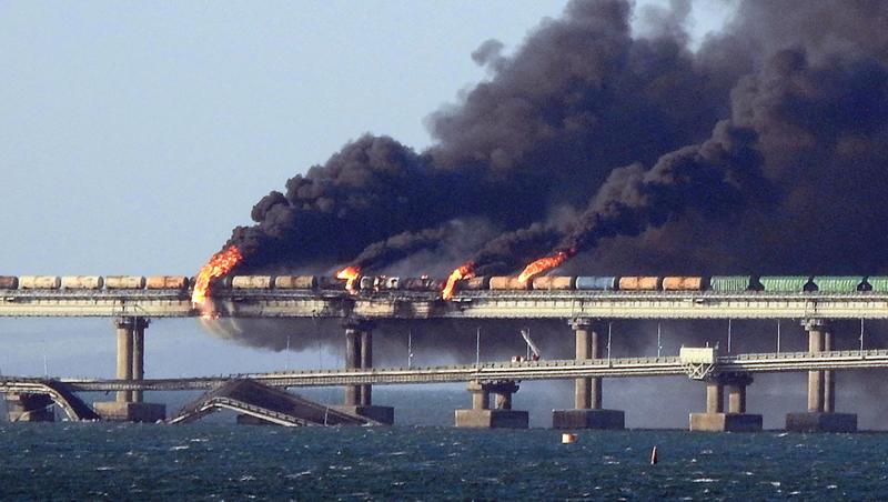 Ruşii şi chinezii vor să construiască un tunel subacvatic care să lege Crimeea de Rusia. Cât de fezabil este planul şi ce riscă Putin şi Xi