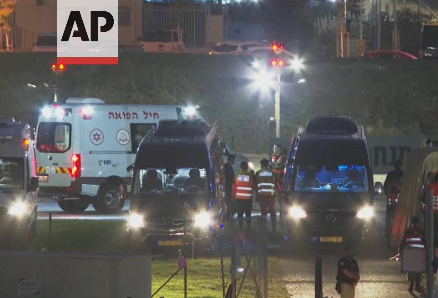 13 ostatici israelieni şi 12 thailandezi, eliberaţi de Hamas. Primul armistiţiu pare să reziste