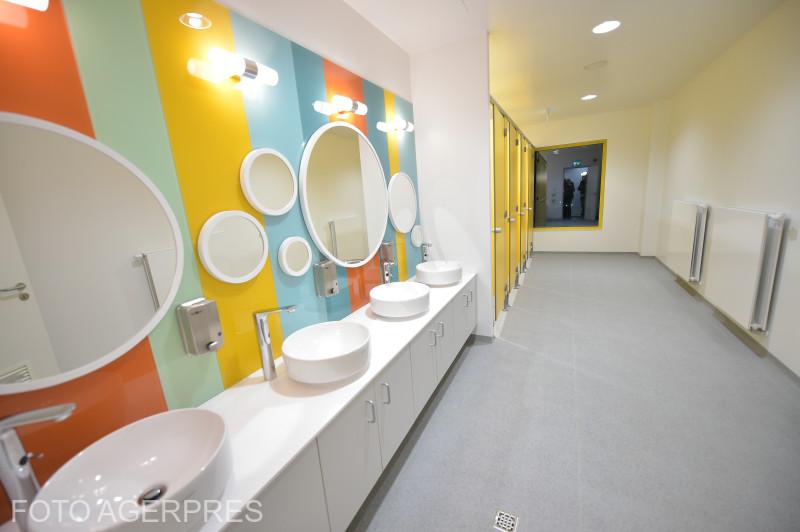 Spitalul pentru copiii bolnavi de cancer construit din donaţii şi sponsorizări a fost inaugurat în Bucureşti