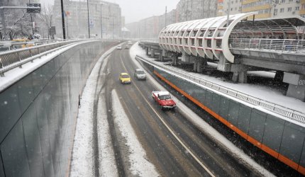 La noapte ninge în Bucureşti. ANM anunţă că se va depune un strat de zăpadă de 10 cm