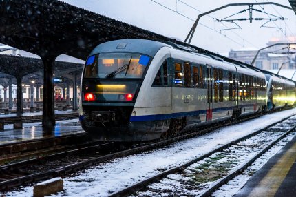 Tren care intră în Gara de Nord din București