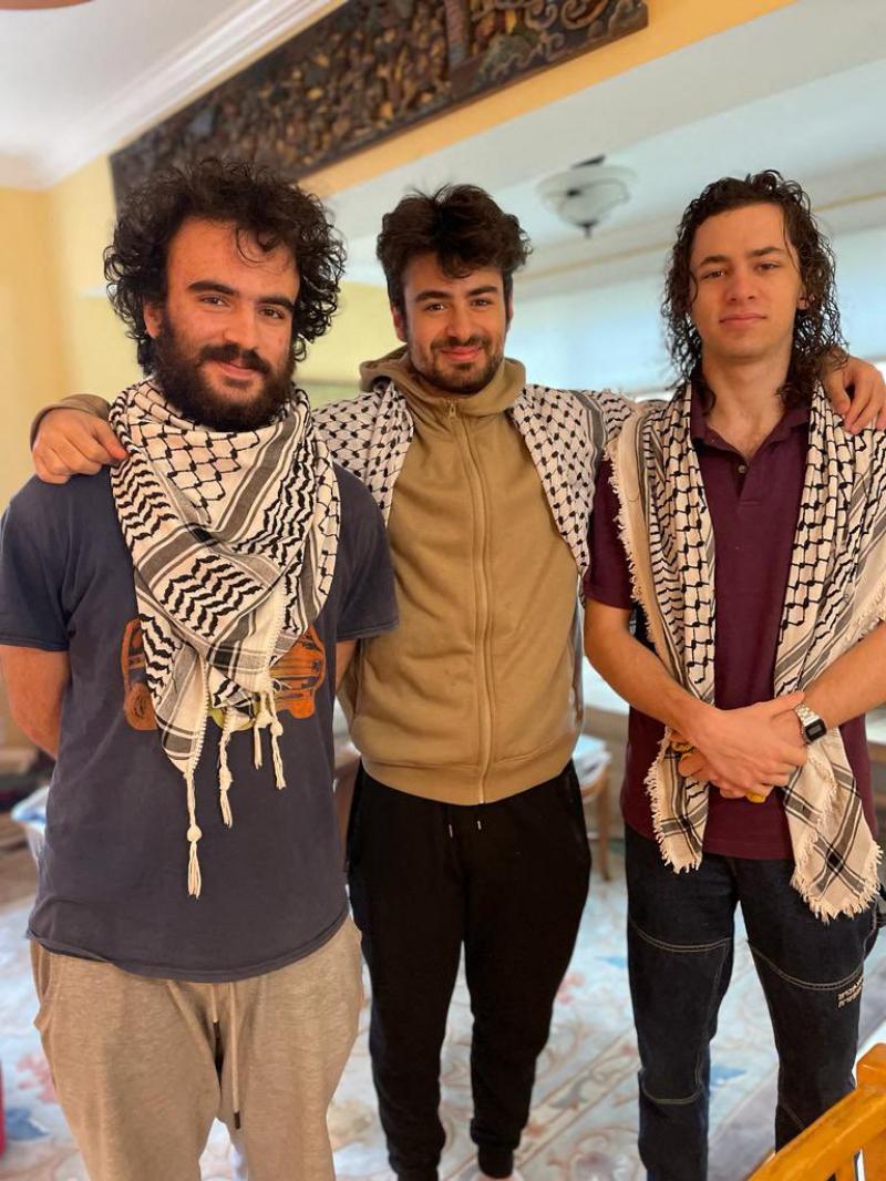Atac şocant în SUA: Trei tineri palestieni au fost împuşcaţi de un bărbat în timp ce se plimbau pe stradă. Ce purtau la gât victimele Atac şocant în SUA: Trei tineri palestieni au fost împuşcaţi de un bărbat în timp ce se plimbau pe stradă. Ce purtau la gât victimele