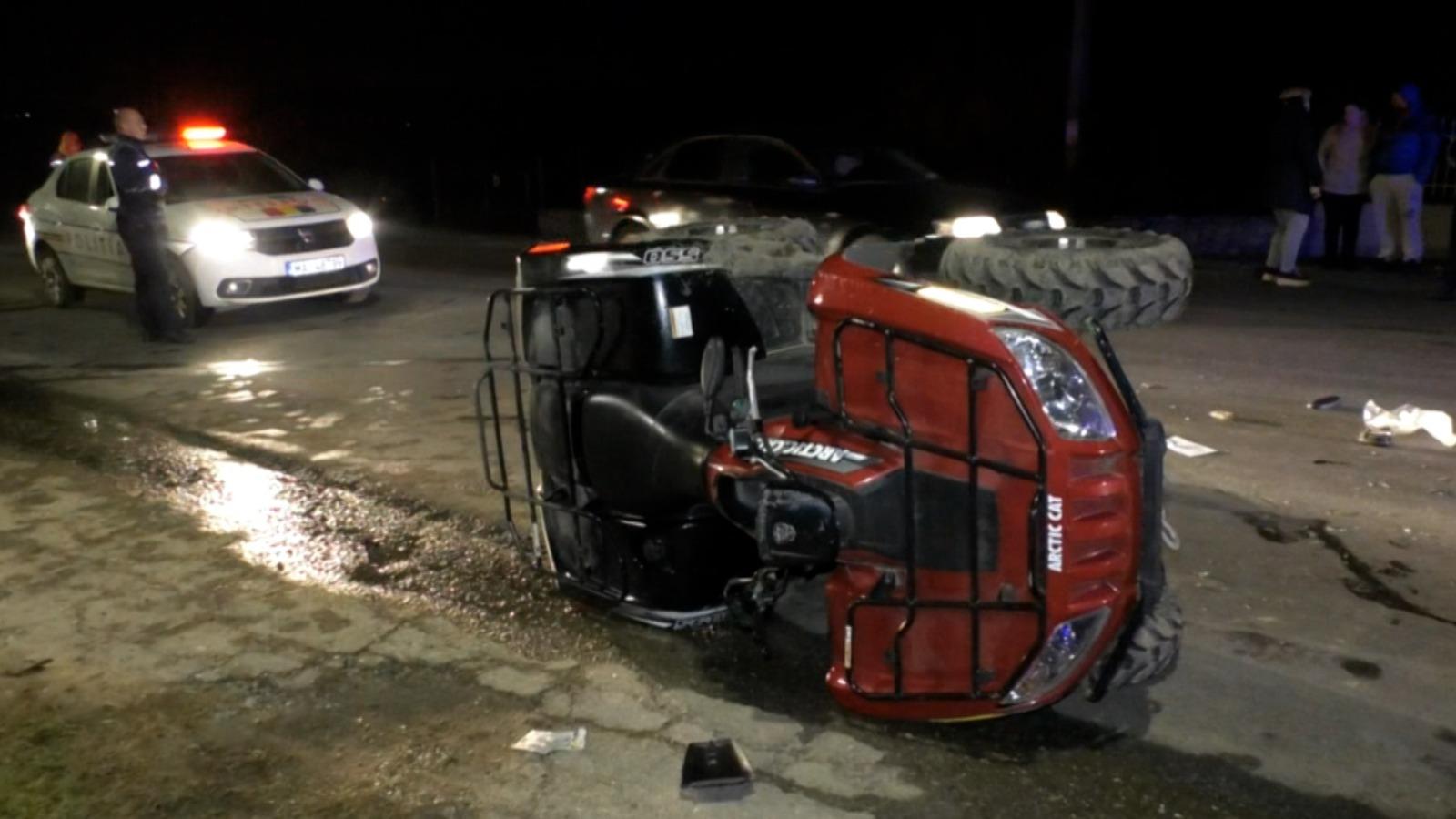 Un bărbat se zbate între viaţă şi moarte, după ce s-a răsturnat cu ATV-ul. A fost proiectat câţiva metri pe asfalt
