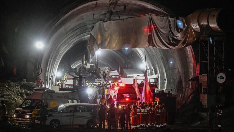 Cei 41 de muncitori blocați de 17 zile într-un tunel prăbușit au fost salvați. Cum au reuşit să trăiască în tot acest timp