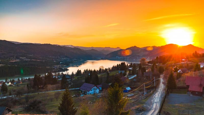 Un val de aer cald loveşte România la început de iarnă. Vremea de 1 Decembrie poate aduce chiar şi 20 de grade