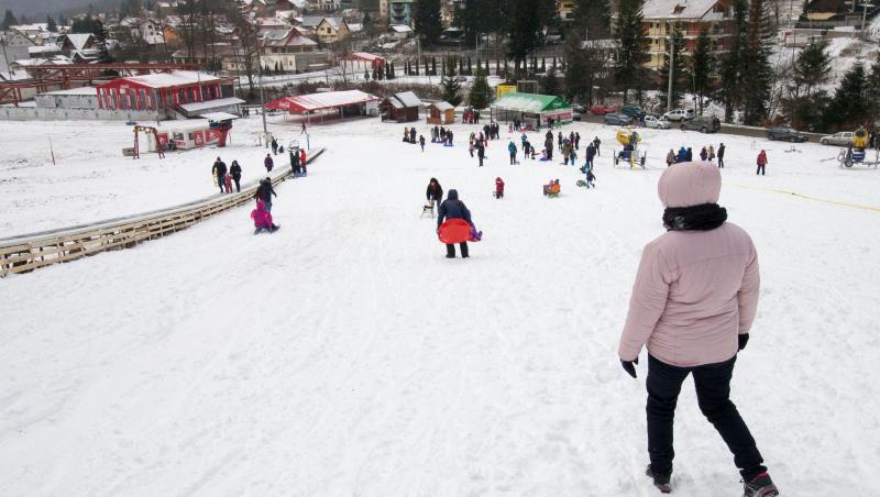 Pe 30 noiembrie se deschide prima pârtie din Azuga. Vești și de la domeniul schiabil din Sinaia