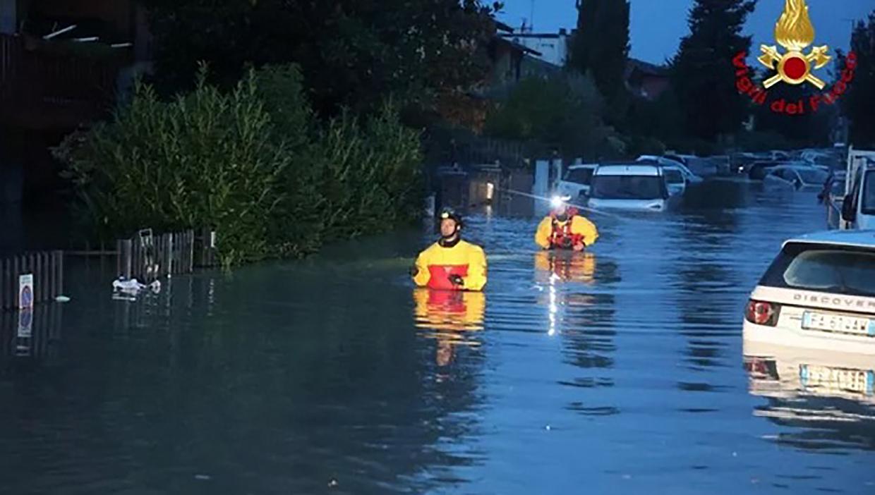 Vremea s-a dezlănţuit în Toscana: 5 morţi în urma inundaţiilor catastrofale. În doar 3 ore au căzut 200 de litri de ploaie pe mp