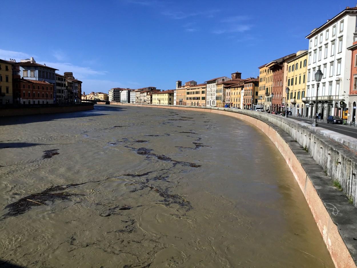 Vremea s-a dezlănţuit în Toscana: 5 morţi în urma inundaţiilor catastrofale. În doar 3 ore au căzut 200 de litri de ploaie pe mp