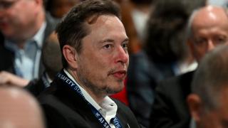 Elon Musk i-a înjurat pe giganții care şi-au retras reclamele de pe X din cauza postărilor antisemite: "Să mă șantajeze cu bani? Să se ducă dracului"