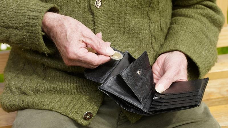 Când intră pensia pe card în luna decembrie 2023. Milioane de seniori aşteaptă să ia banii înainte de Crăciun