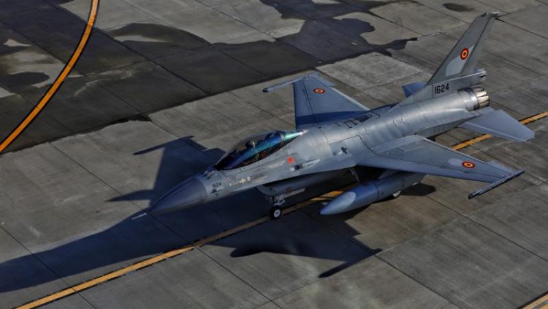 Au ajuns primele trei F-16 din Norvegia. România a plătit 400 de milioane de euro pentru 32 de avioane. Au resursă pentru cel puțin 10 ani