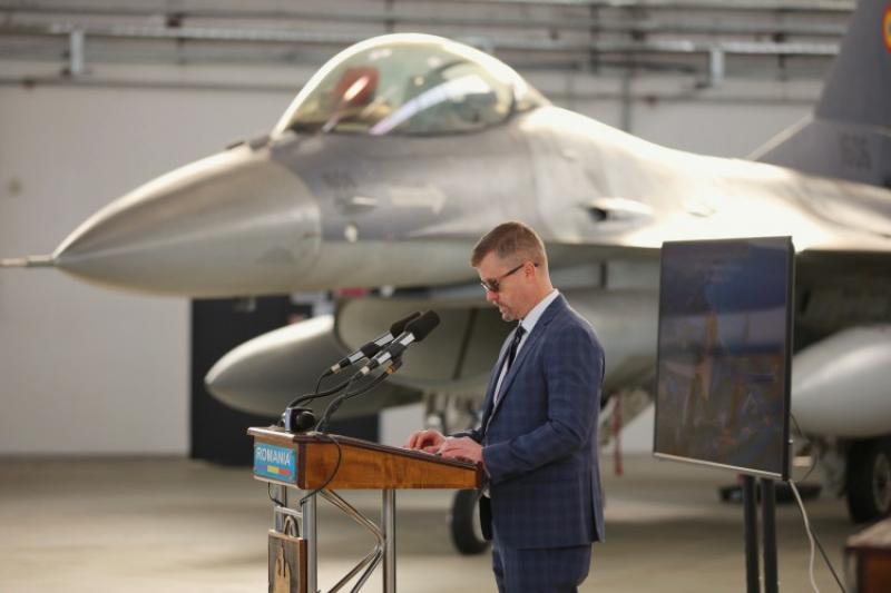 Au ajuns primele trei F-16 din Norvegia. România a plătit 400 de milioane de euro pentru 32 de avioane. Au resursă pentru cel puțin 10 ani Au ajuns primele trei F-16 din Norvegia. România a plătit 400 de milioane de euro pentru 32 de avioane. Au resursă pentru cel puțin 10 ani
