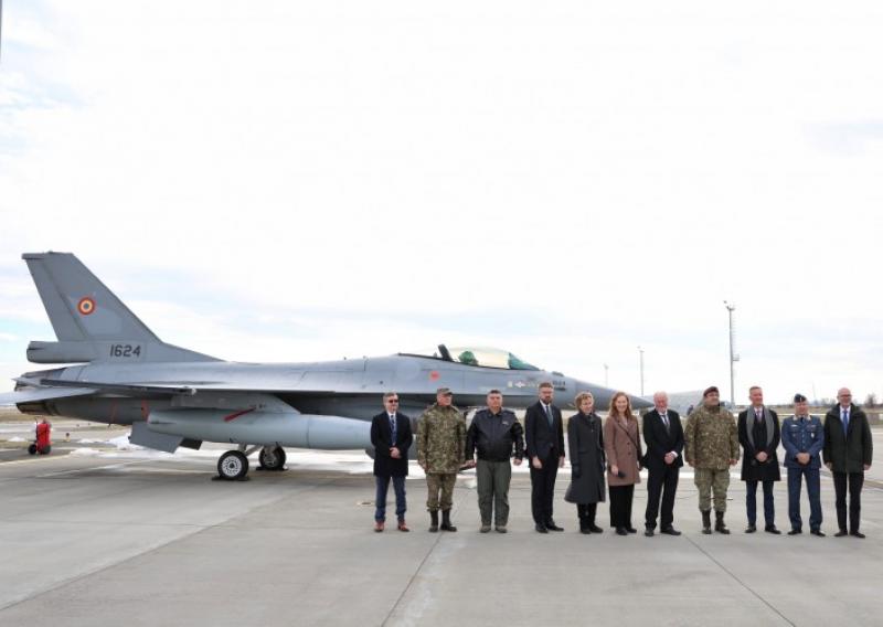 Au ajuns primele trei F-16 din Norvegia. România a plătit 400 de milioane de euro pentru 32 de avioane. Au resursă pentru cel puțin 10 ani Au ajuns primele trei F-16 din Norvegia. România a plătit 400 de milioane de euro pentru 32 de avioane. Au resursă pentru cel puțin 10 ani