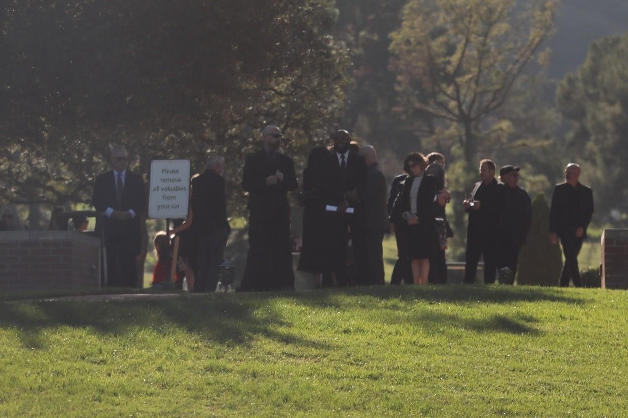 Matthew Perry a fost înmormântat. La ceremonia din Los Angeles au participat rudele, prietenii şi vedetele din "Friends"