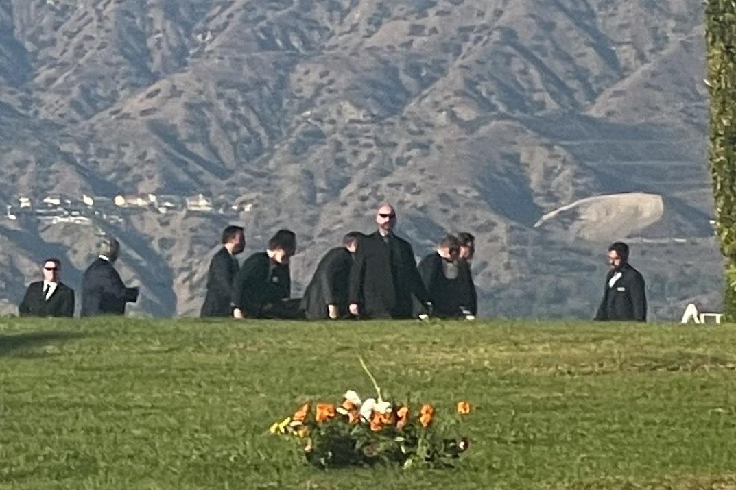Matthew Perry a fost înmormântat. La ceremonia din Los Angeles au participat rudele, prietenii şi vedetele din "Friends"