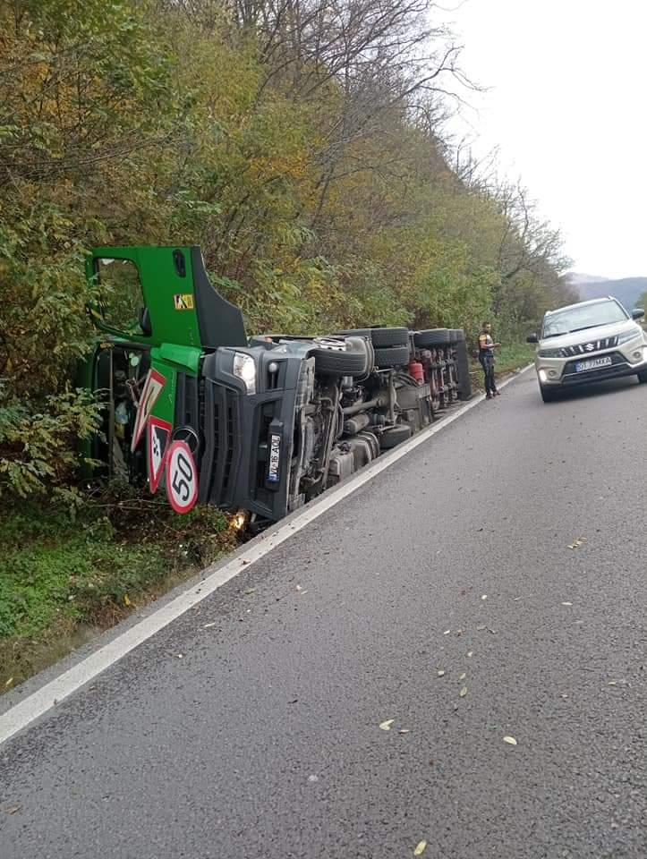 Accident cu două TIR-uri, pe Valea Oltului