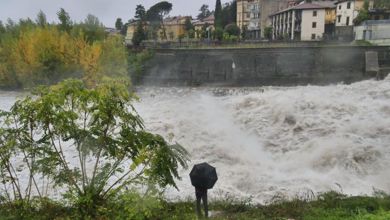 Avertisment pentru românii care merg ori se află deja în Italia. Vremea face ravagii în regiunea Campania