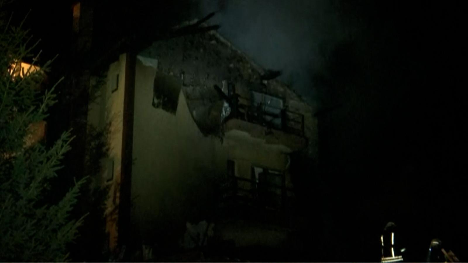 "Am auzit că pocneşte ceva". Pensiune din Râşnov, cuprinsă de un incendiu violent. Prima ipoteză: de unde ar fi pornit flăcările