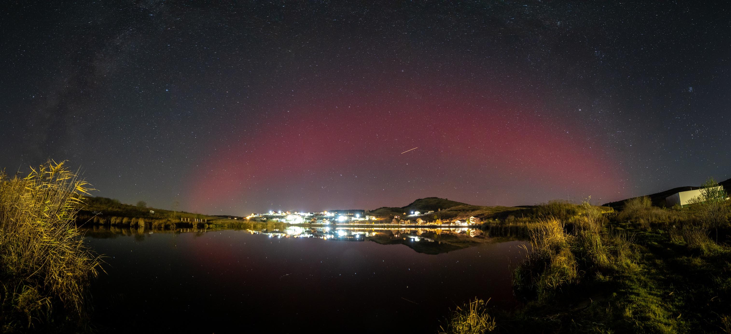 De ce Aurora Boreală s-a văzut din România. Explicaţia pentru fenomenul care a "înroşit" cerul