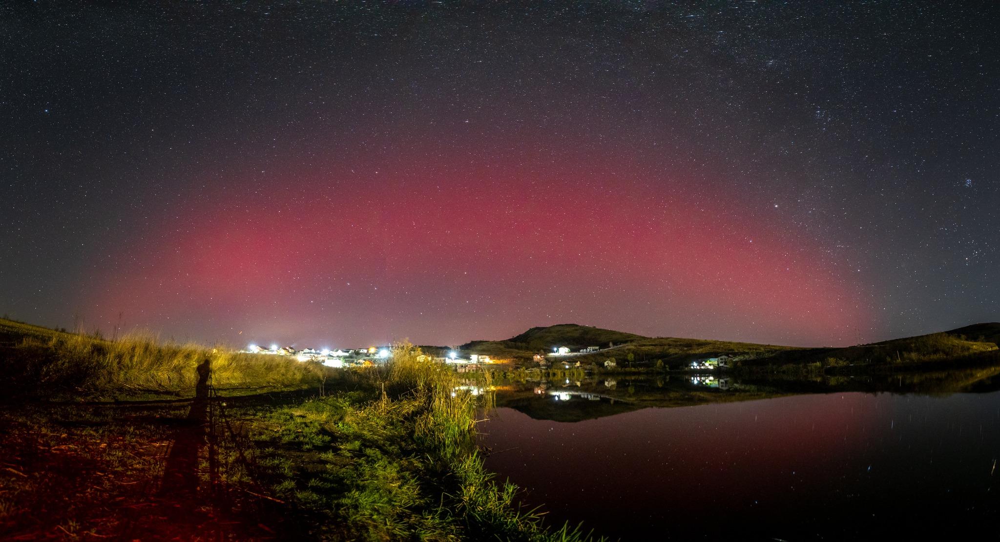 De ce Aurora Boreală s-a văzut din România. Explicaţia pentru fenomenul care a "înroşit" cerul