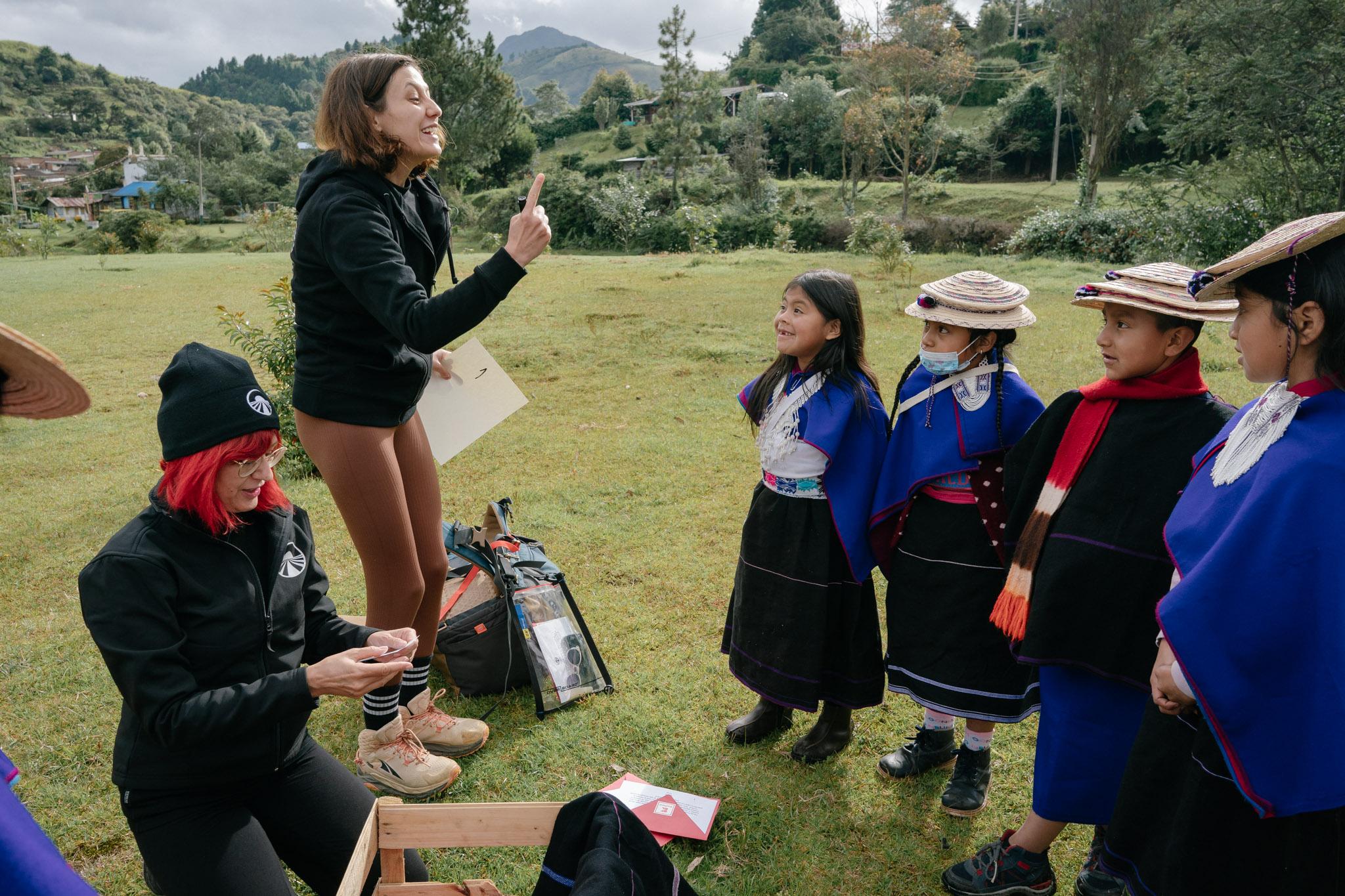 America Express, lider de audiență. Presiune uriașă la finalul cursei pentru imunitate: un eveniment neprevăzut dă peste cap planurile echipelor