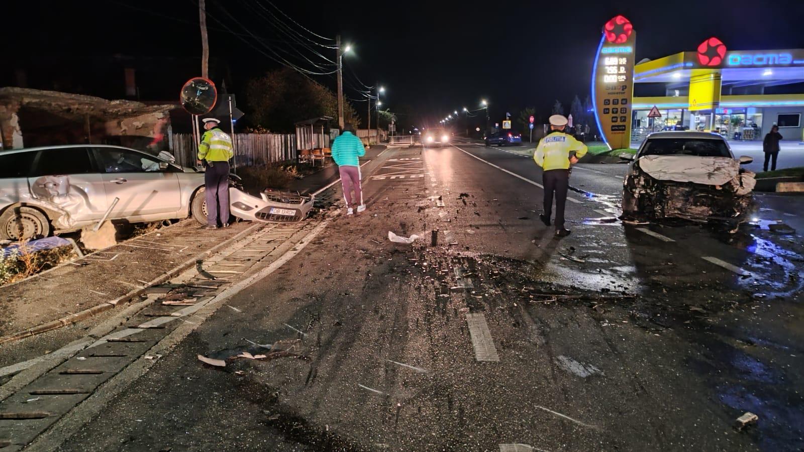 Accident mortal în localitatea Racoviţa. O femeie şi-a pierdut viaţa după ce 2 maşini s-au ciocnit violent