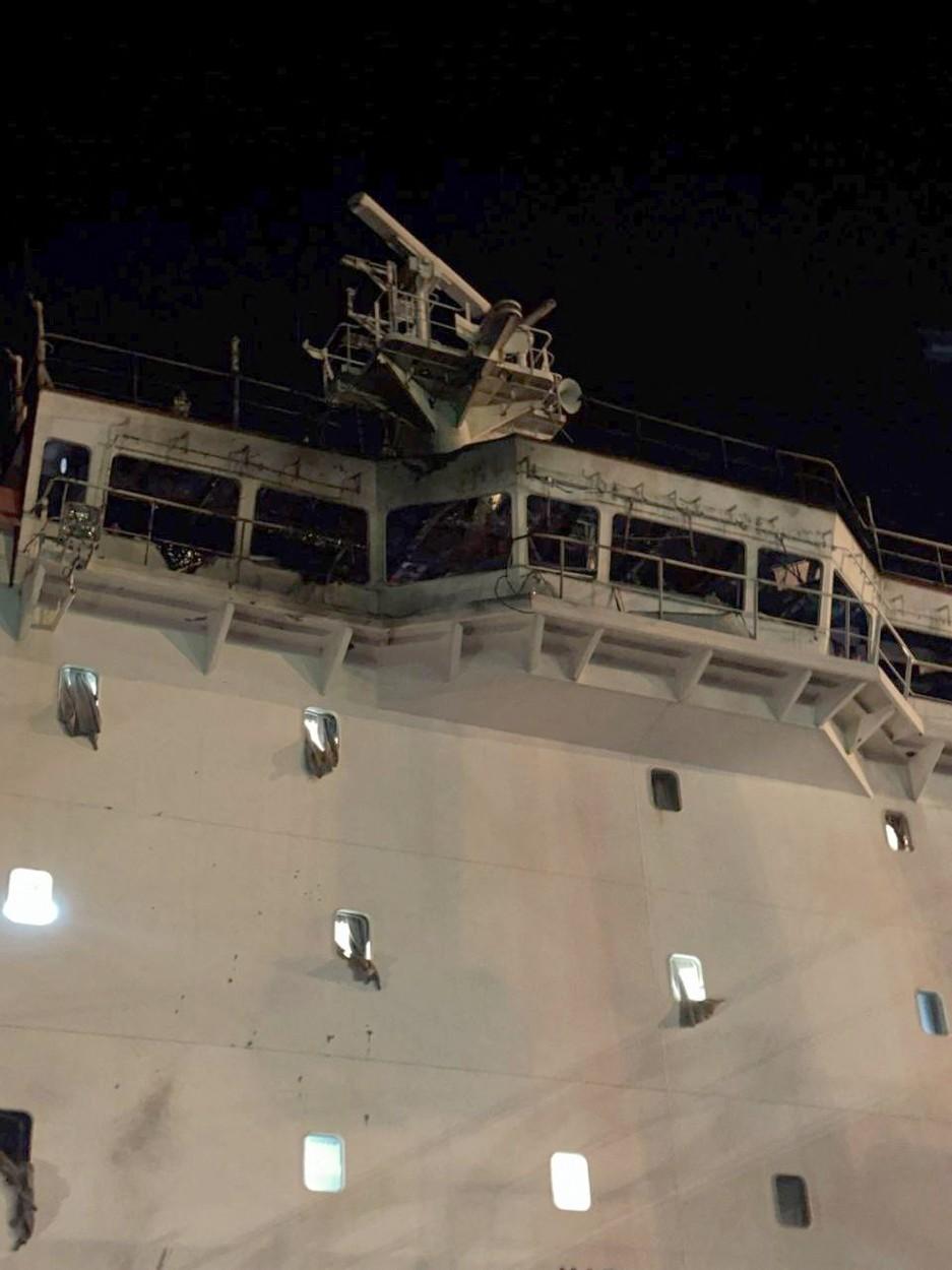 Ucraina: Ruşii au lovit o navă cargo în Marea Neagră, într-un port din Odesa. O persoană a fost ucisă şi alte patru, rănite