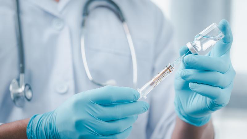 Premieră în domeniul medical. Cine sunt pacienţii care vor beneficia de vaccinare gratuită. Anunţul lui Rafila