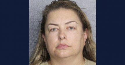 Filmată cum îşi apucă fiul de păr şi-l aruncă din maşină. O mamă din Florida şi-a bătut baieţelul de doar 6 ani în plină stradă