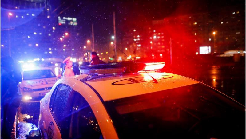 Un băiat de 12 ani, protagonistul unui accident din Craiova. S-a urcat la volanul unei mașini la 3 dimineața și s-a izbit violent de un alt vehicul