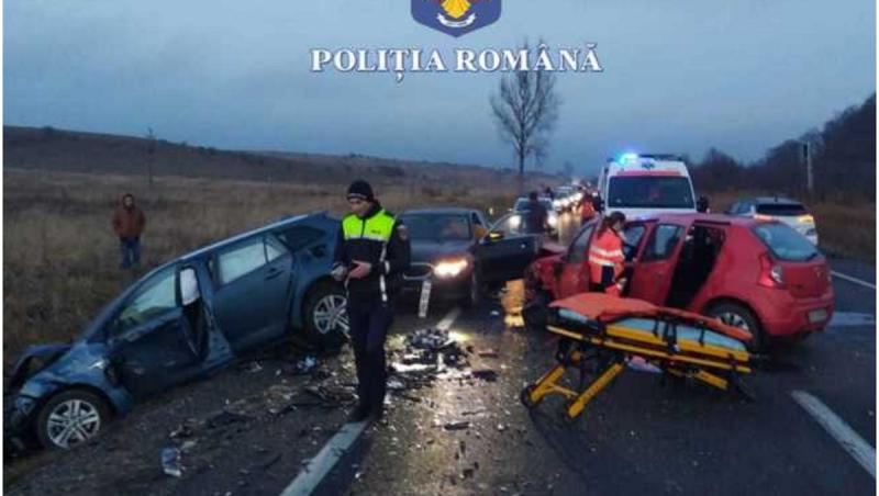 Carambol cu șase mașini, pe DN 1, în Brașov. Două persoane au fost rănite, după ce vehiculele s-au izbit violent