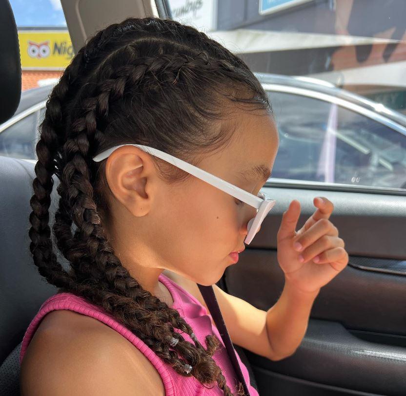 Şi-a retras fiica-influencer de la şcoală