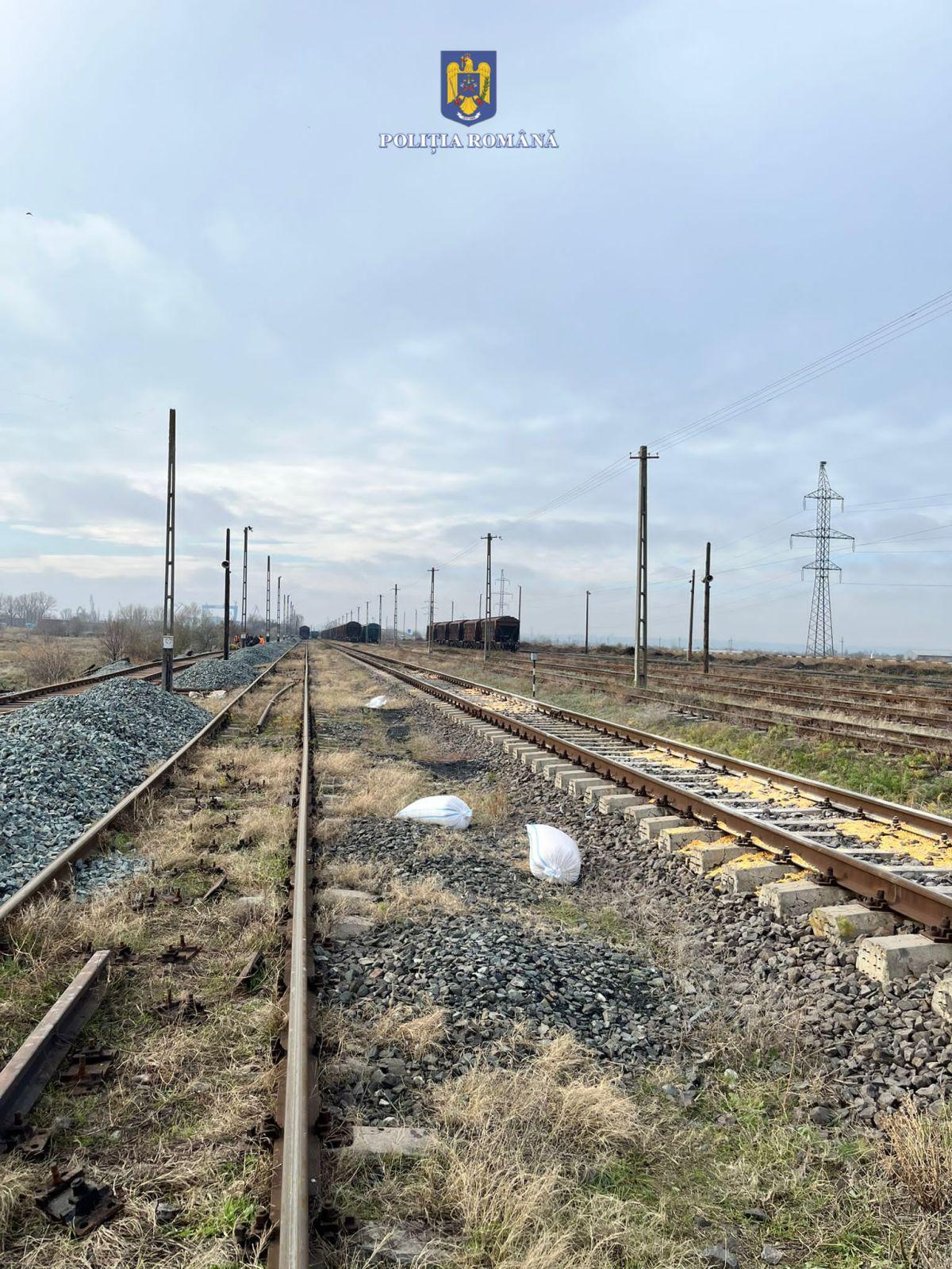 Cinci angajaţi CFR, prinşi în timp ce furau dintr-un vagon, în Galaţi. Au băgat 620 de kg de cereale în saci, înainte de a fi găsiţi