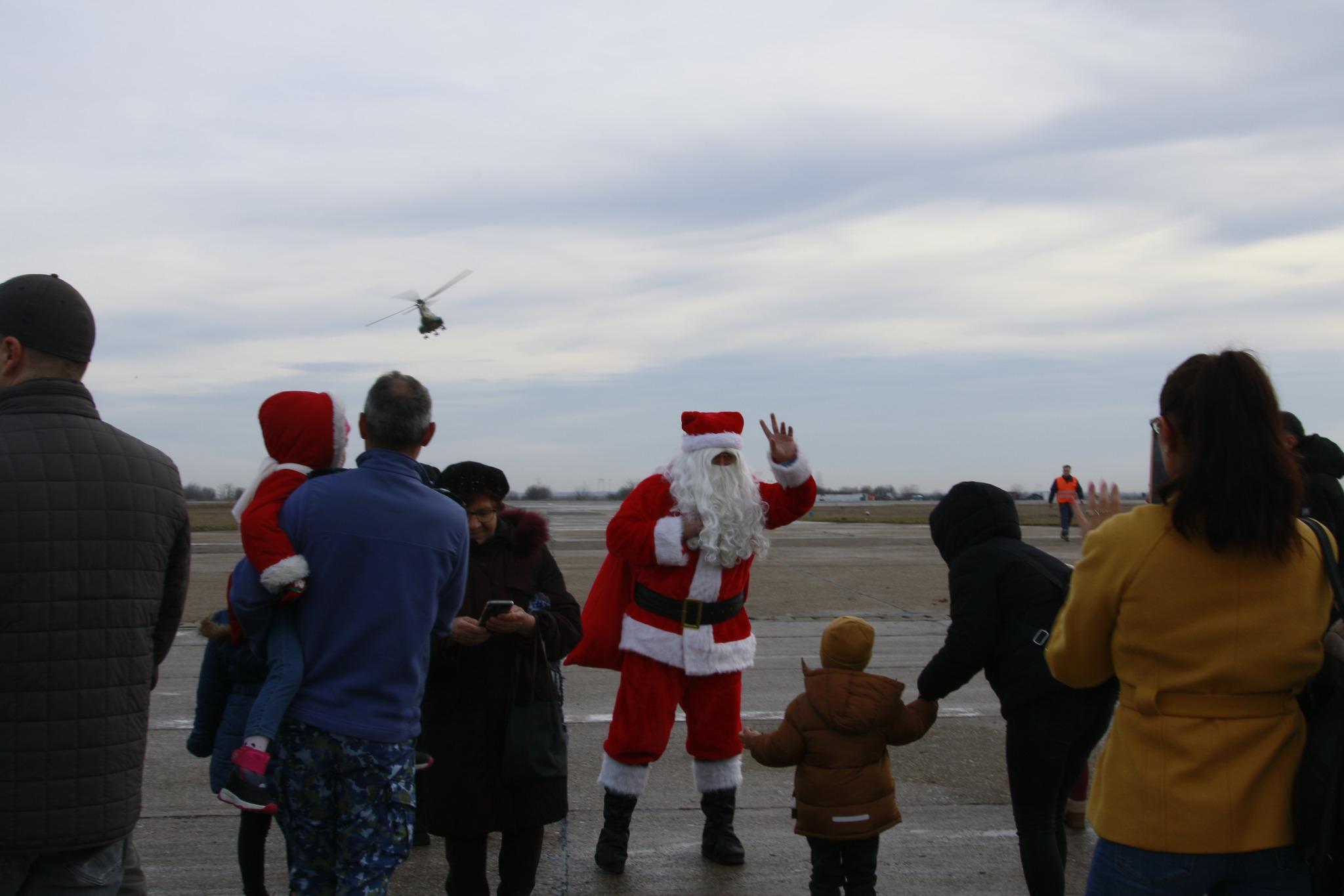 Moș Crăciun la Baza 57 Aeriană Mihail Kogălniceanu