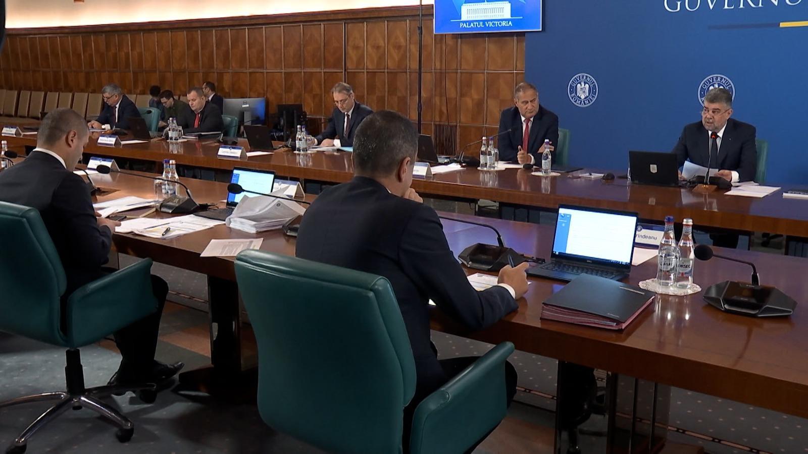 Haos total în negocierile pentru legea bugetului pentru 2024. Din "Ordonanţa Trenuleţ" au dispărut procentele privind creşterea salariilor profesorilor