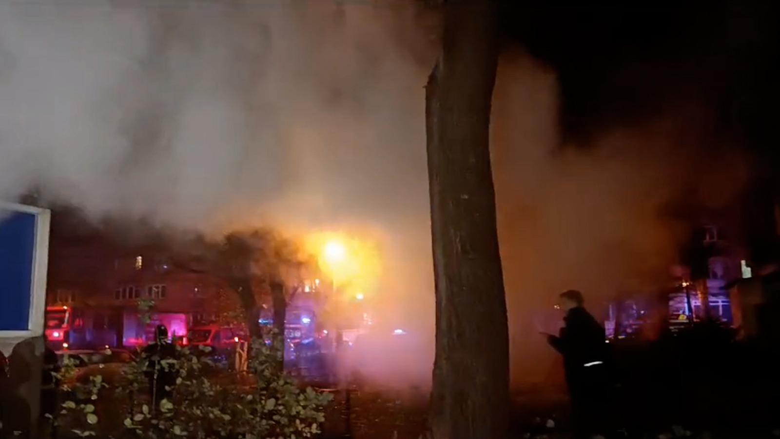 Incendiu puternic într-un apartament din Berceni. Proprietara s-a prăbuşit în prag în timp ce încerca să îşi sune fiica pentru ajutor