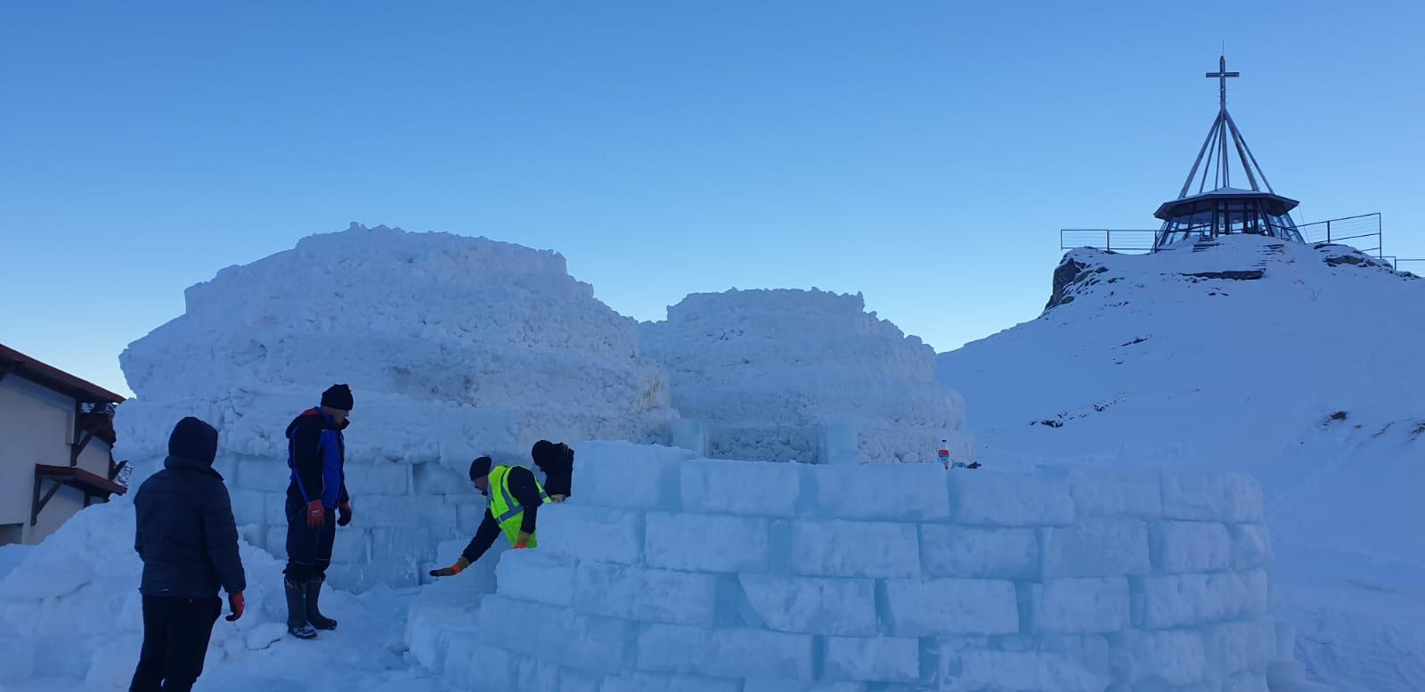 Hotelul unic din Europa de Est care se află în inima munţilor Făgăraş. Turiştii din ţară şi cei străini se bat pe o noapte de cazare
