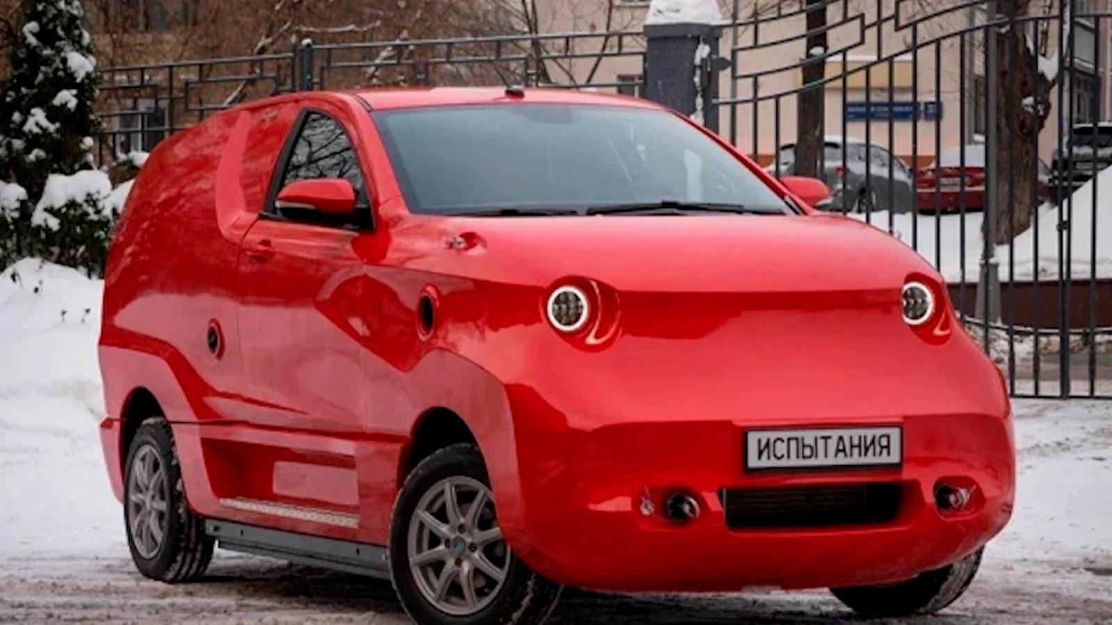 Viitoarea mașină electrică a Rusiei, ironizată peste tot pe internet. Unii spun că arată ca un catâr: "cea mai urâtă mașină din lume"