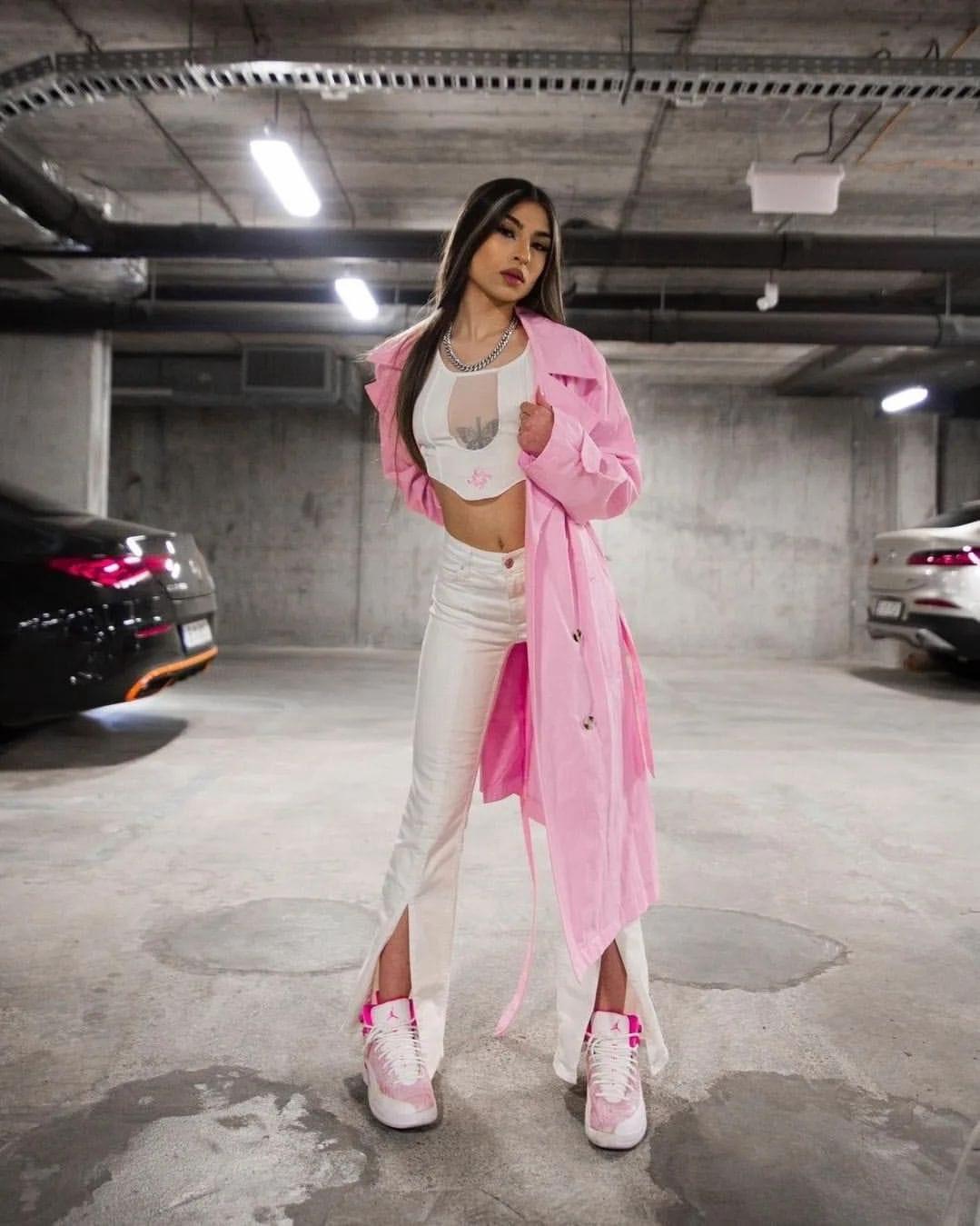 Yakki a primit un ordin de restricţie după ce a bătut-o pe iubita lui. A spart cu picioarele uşa vecinei unde se ascundea fata