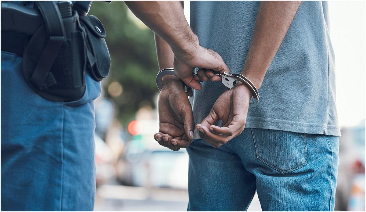 Adolescent de 16 ani, arestat după ce a violat o tânără de 23 de ani, în Constanța. Ar fi plecat din casa victimei și cu 12.000 de lei